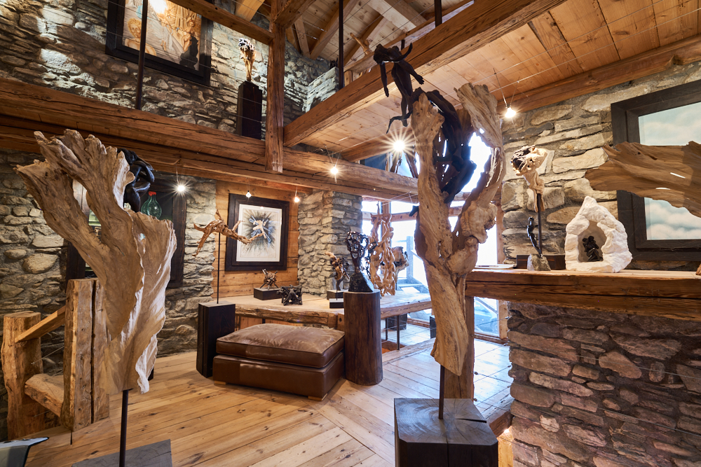 Vue intérieure de l'entrée de la galerie Art Espace Chevrière
