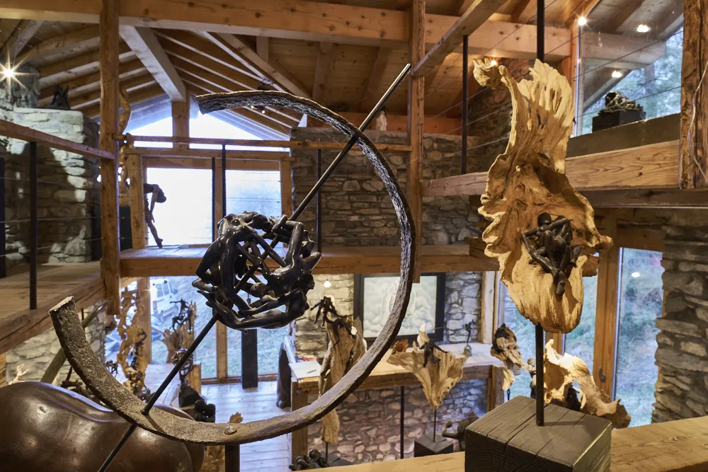 Vue intérieure de l'espace artistique Art Espace Chevrière