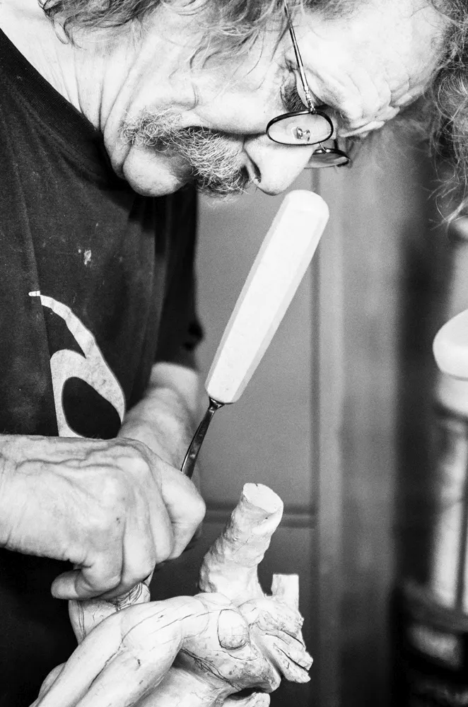 Travail de sculpteur sur bois